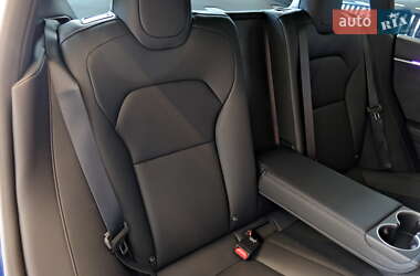 Седан Tesla Model 3 2025 в 