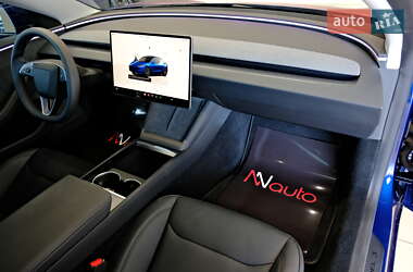 Седан Tesla Model 3 2025 в 