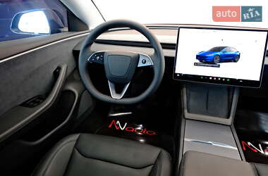 Седан Tesla Model 3 2025 в 