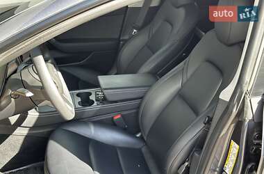 Седан Tesla Model 3 2023 в 
