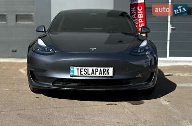 Седан Tesla Model 3 2023 в 