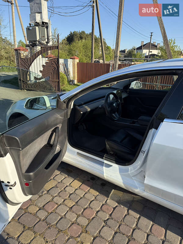 Седан Tesla Model 3 2020 в Львові