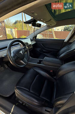 Седан Tesla Model 3 2020 в 