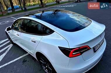 Седан Tesla Model 3 2021 в 