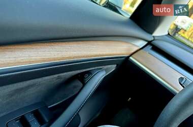 Седан Tesla Model 3 2021 в 