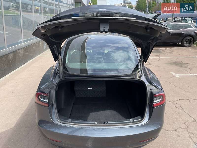 Седан Tesla Model 3 2023 в Києві