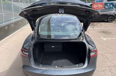 Седан Tesla Model 3 2023 в 