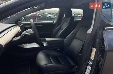 Седан Tesla Model 3 2023 в 