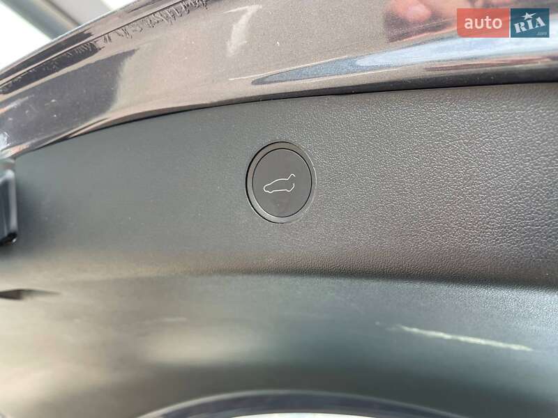 Седан Tesla Model 3 2023 в Києві