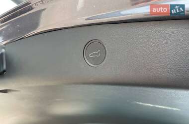 Седан Tesla Model 3 2023 в 
