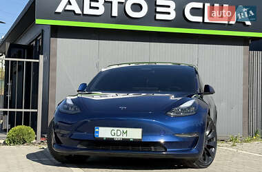 Седан Tesla Model 3 2022 в 