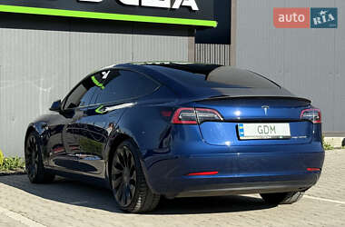 Седан Tesla Model 3 2022 в 