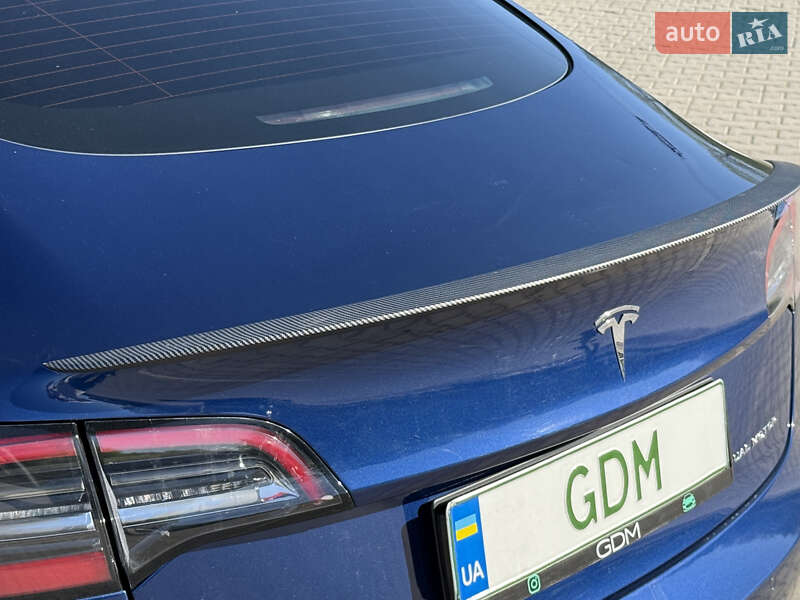 Седан Tesla Model 3 2022 в Львові