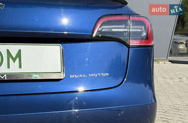Седан Tesla Model 3 2022 в 