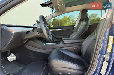 Седан Tesla Model 3 2022 в 