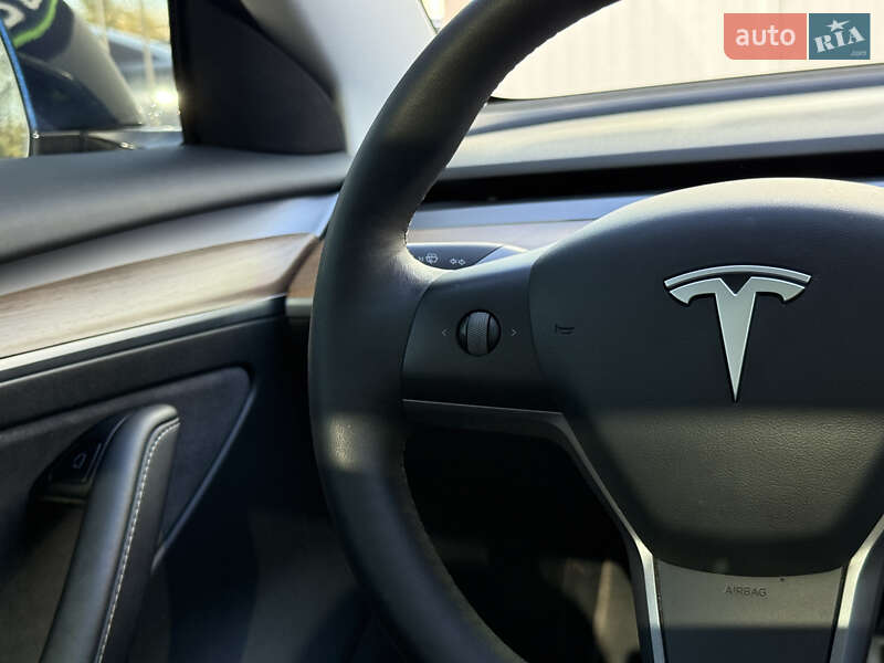 Седан Tesla Model 3 2022 в Львові