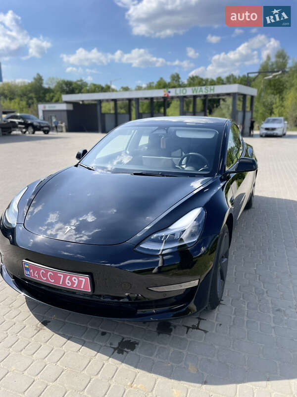 Седан Tesla Model 3 2022 в 