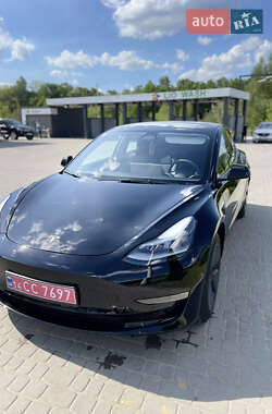 Седан Tesla Model 3 2022 в 