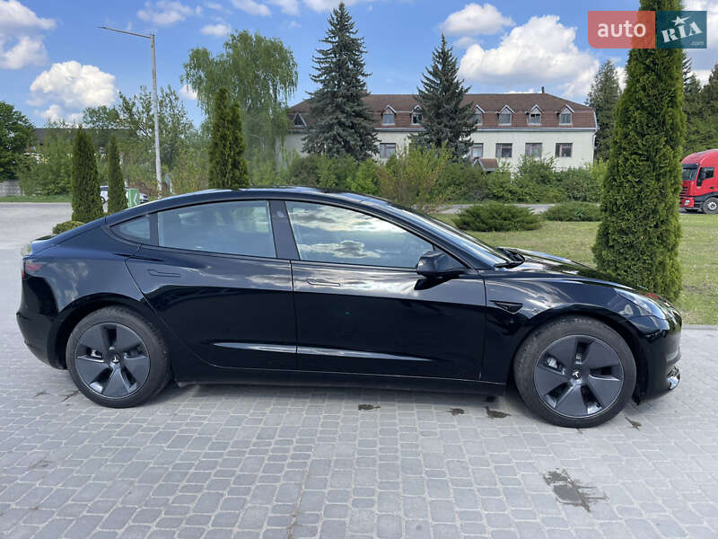 Седан Tesla Model 3 2022 в Львові