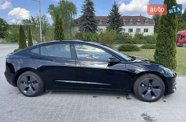 Седан Tesla Model 3 2022 в 