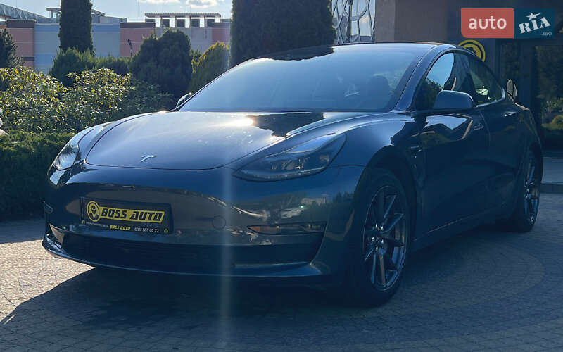 Седан Tesla Model 3 2022 в Львове