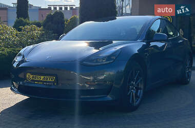 Седан Tesla Model 3 2022 в 