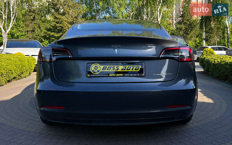 Седан Tesla Model 3 2022 в Львове