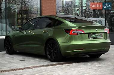 Седан Tesla Model 3 2021 в 