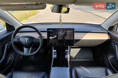Седан Tesla Model 3 2020 в 