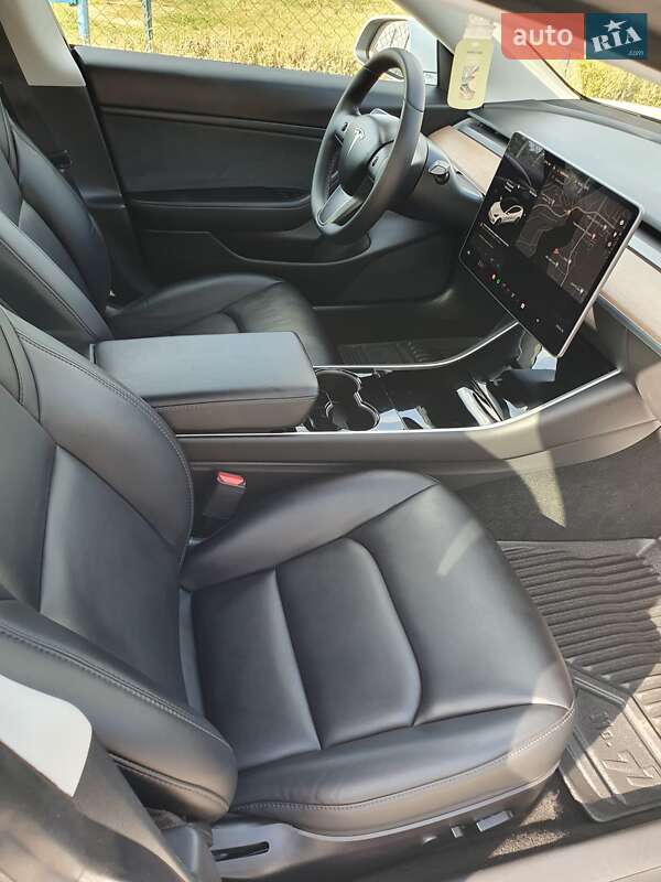Седан Tesla Model 3 2020 в Рівному фото 44 Седан Tesla Model 3 2020 в Рівному