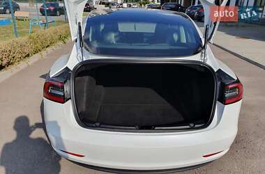 Седан Tesla Model 3 2020 в Ровно