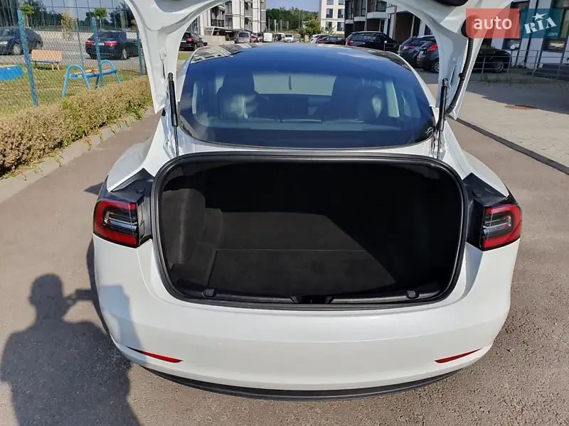 Седан Tesla Model 3 2020 в 