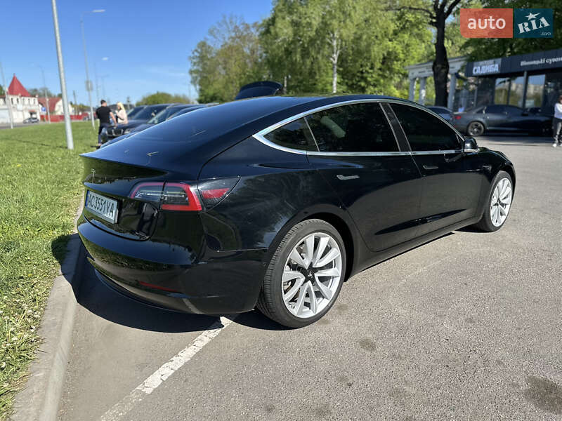 Седан Tesla Model 3 2019 в Виннице