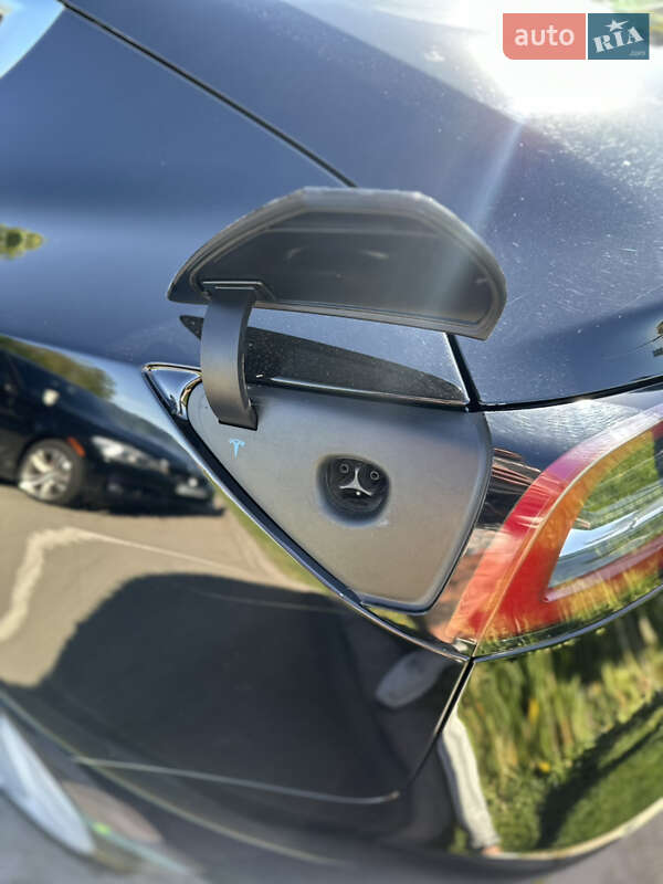 Седан Tesla Model 3 2019 в Виннице