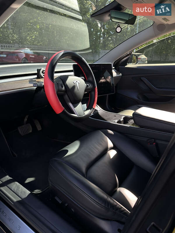 Седан Tesla Model 3 2019 в Виннице