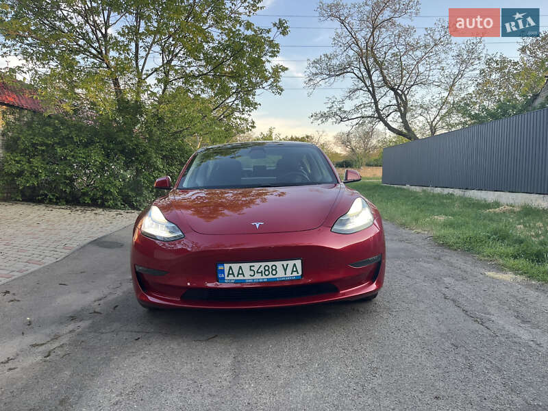 Седан Tesla Model 3 2019 в Одесі