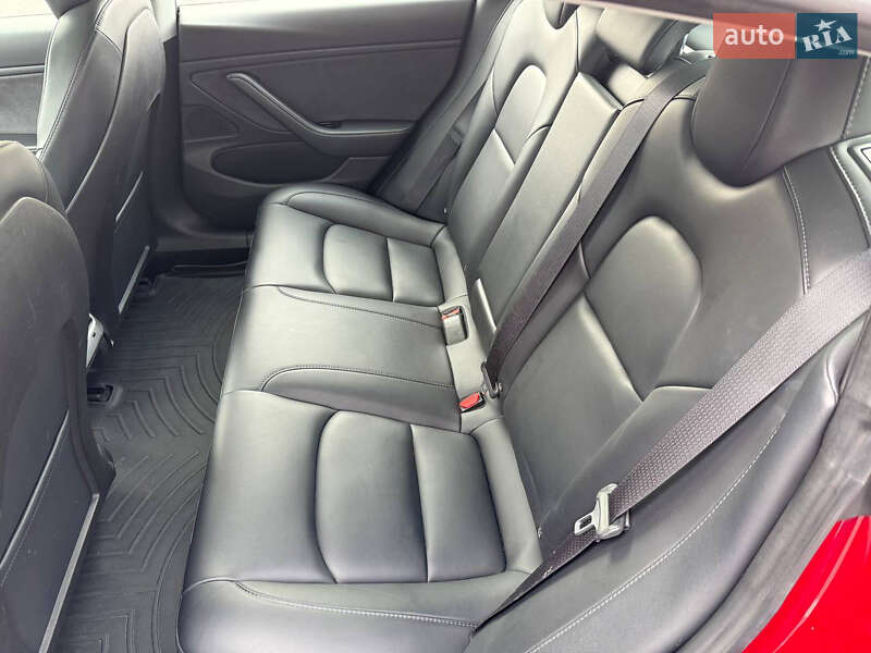 Седан Tesla Model 3 2019 в Одесі
