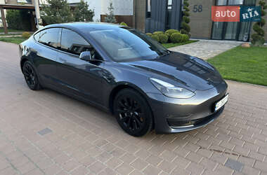 Седан Tesla Model 3 2022 в 