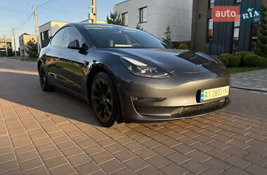 Седан Tesla Model 3 2022 в 