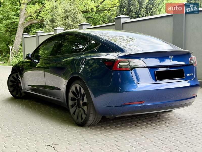 Седан Tesla Model 3 2022 в Львове