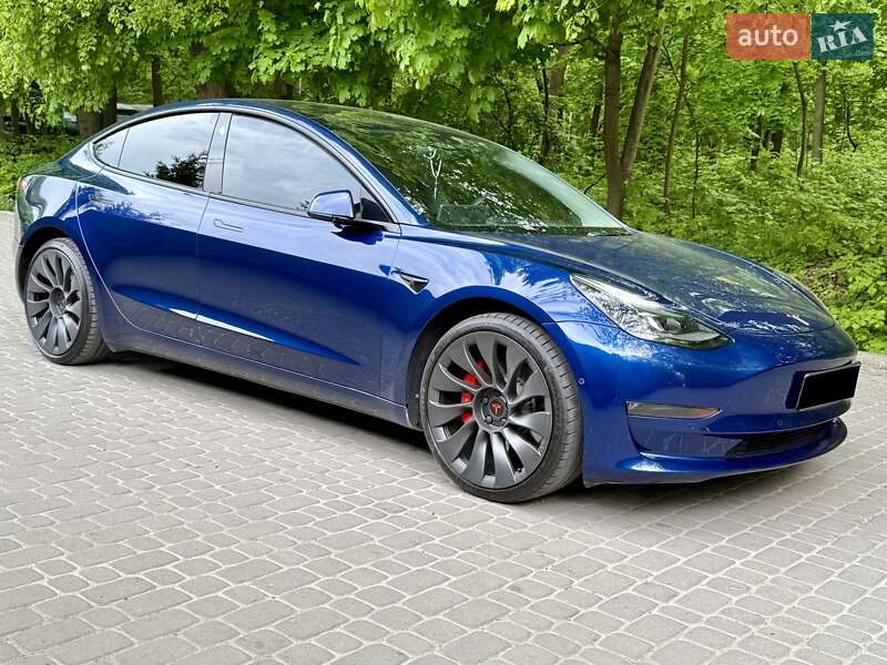 Седан Tesla Model 3 2022 в Львове