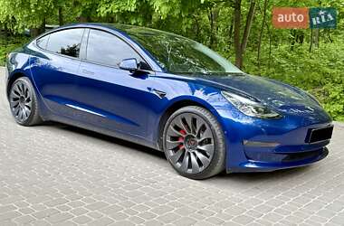 Седан Tesla Model 3 2022 в 