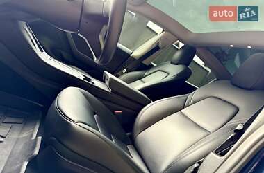 Седан Tesla Model 3 2022 в 