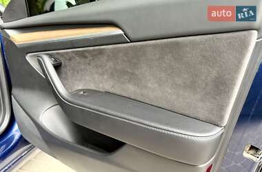 Седан Tesla Model 3 2022 в 