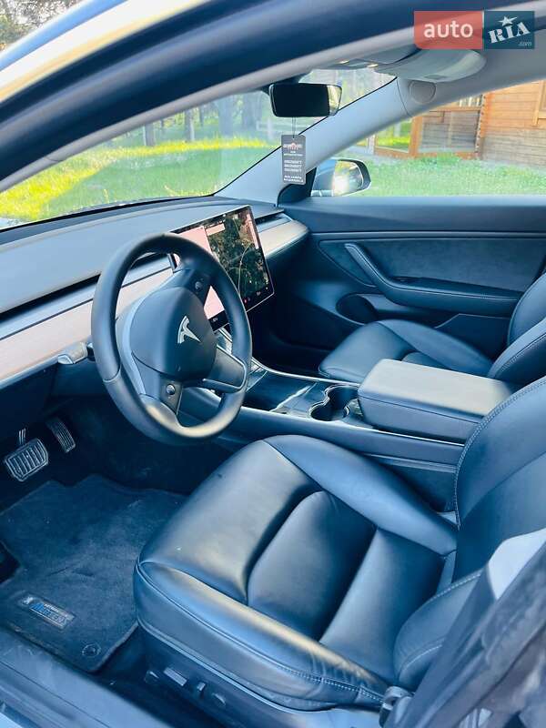 Седан Tesla Model 3 2019 в Луцьку