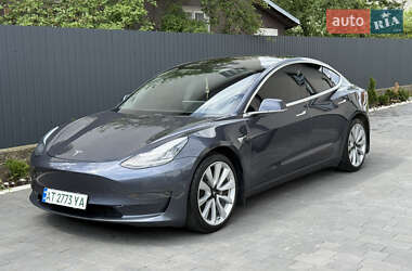 Седан Tesla Model 3 2020 в 