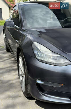 Седан Tesla Model 3 2020 в 