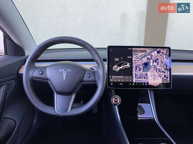 Седан Tesla Model 3 2019 в Киеве