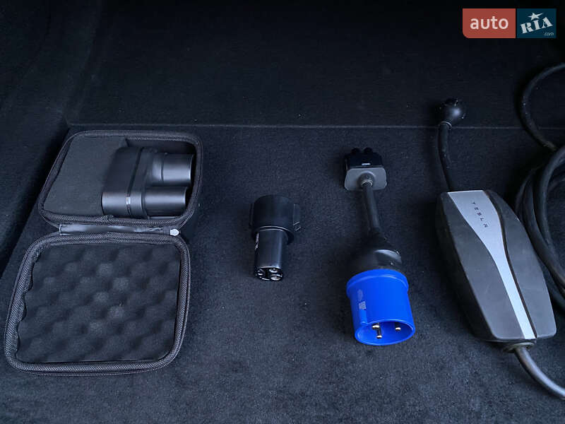 Седан Tesla Model 3 2019 в Киеве