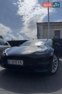 Седан Tesla Model 3 2022 в Черкасах